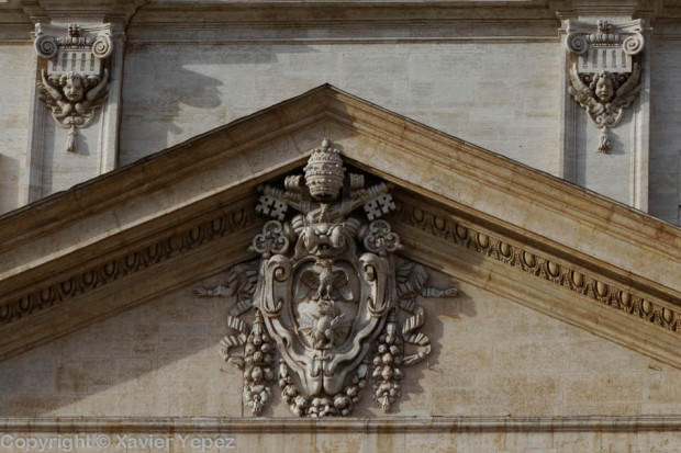 Vatican basilica. Coat of arms above entrance.